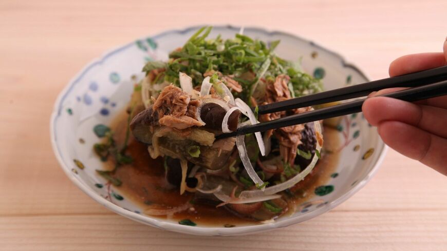 暑い夏を乗り切る料理「なすのたたき」の作り方を解説します