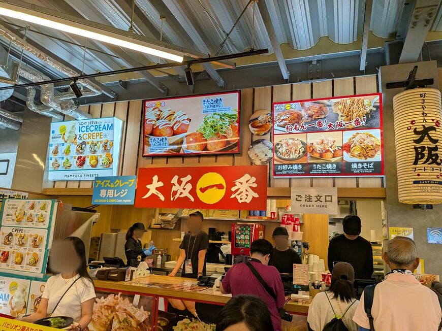 大阪一番では「揚げたこ焼き」を注文。「揚げてたらたこ焼きちゃうで！」と大阪の人は怒ってきそうだが、ここでたこ焼きを食べる人は基本的に旅行者だろう（筆者撮影）