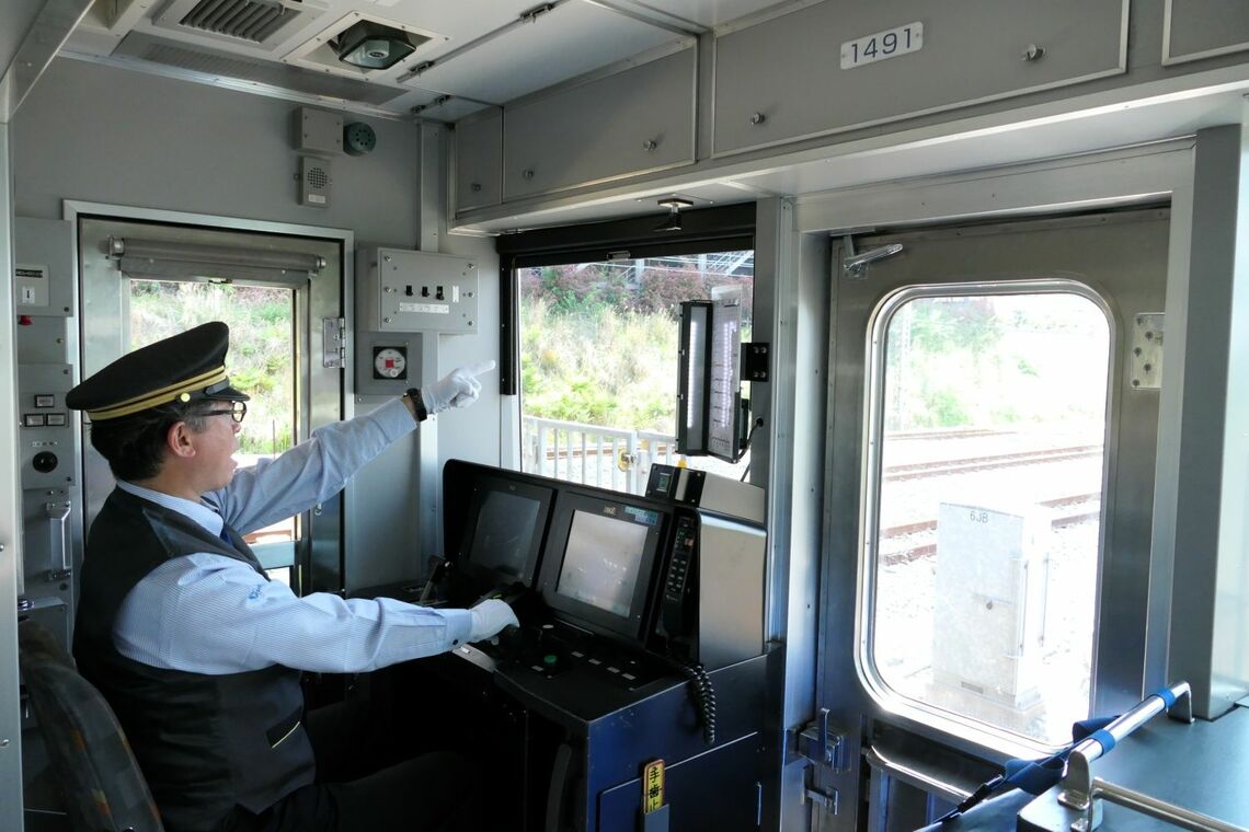 小田急乗務員室　助手席側の握り取っ手 小田急乗務員室 助手席側の握り取っ手