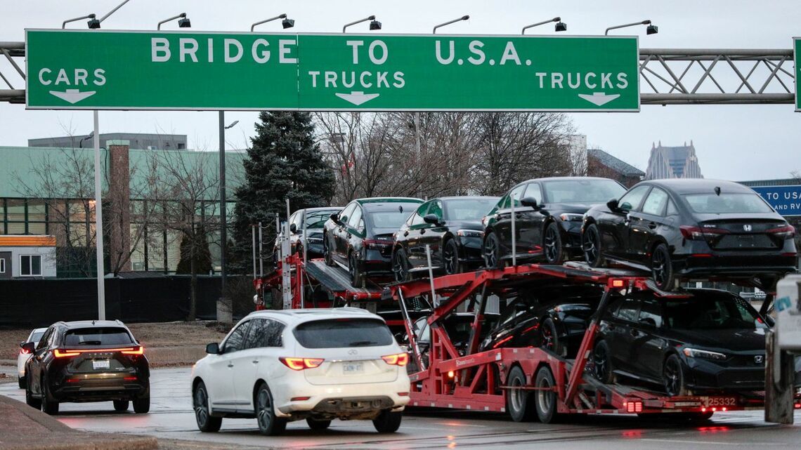 カナダから米国へと渡れる橋