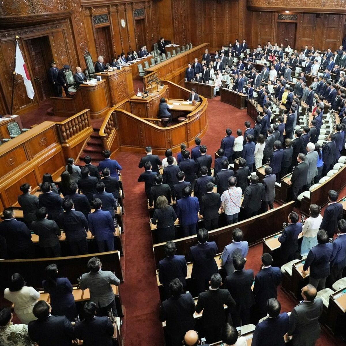 高市政権が直面する｢緊迫の5日間｣､延長国会が｢出たとこ勝負の遭遇戦｣になりかねない与野党の"あきれた内情" | 政治・経済・投資 | 東洋経済オンライン