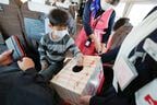 車内ではハローキティ鉄道グッズが当たる有料の