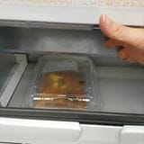自販機からカレーを取り出すのは新鮮な体験だった（著者撮影） 