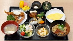うなぎ､エビフライ､焼き鯖､サラダにフルーツも…！ドーミーイン｢2000円モーニングビュッフェ｣が幸せすぎた朝