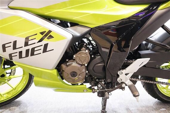 ジクサーSF250 FFVのエンジン