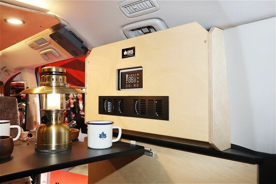 ロゴスのロゴが入ったインテリアパネル