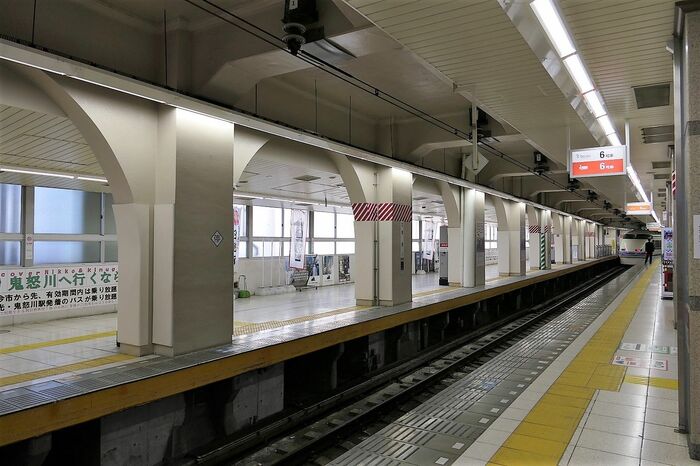 左側の5番線は使用していない