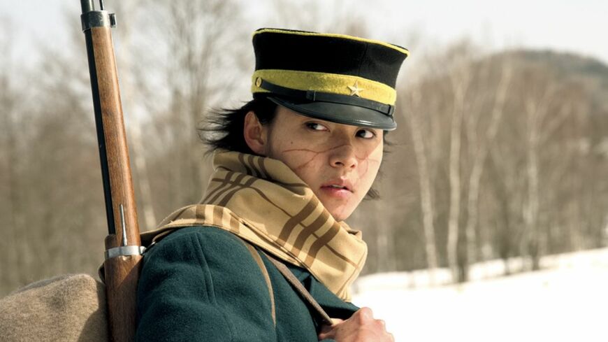 漫画原作の実写化といえばファンを中心に話題となることも多いですが、映画「ゴールデンカムイ」は漫画ファン以外からも好評、好調な滑り出しをみせています（写真：映画「ゴールデンカムイ」公式サイトより）