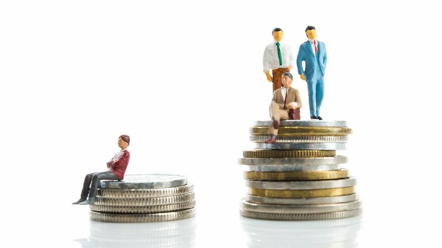 日本人は自らも給料を上げられない要因を作っているのかもしれない（写真：bee／PIXTA）