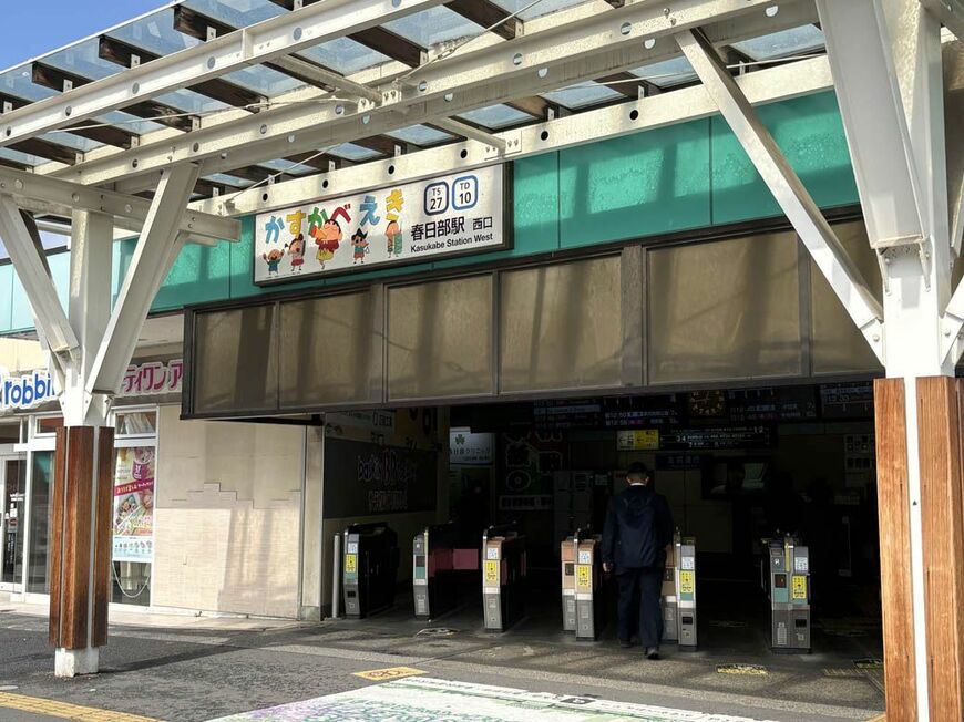 春日部といえば「クレヨンしんちゃん」。駅前から歓迎ムードでうれしい（写真：筆者撮影）
