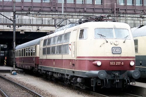 日本でも人気だったドイツの103型電気機関車（1985年 筆者撮影）