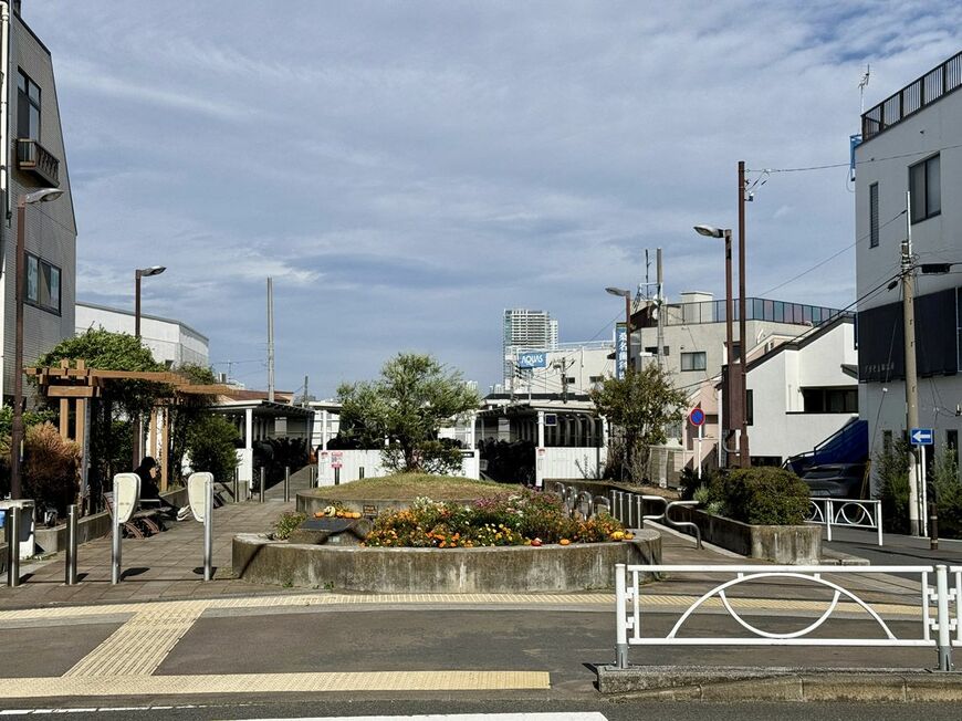 洗足駅前ふれあい広場