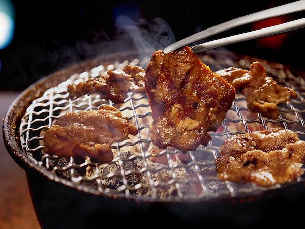 ネクストミーツの定番商品「NEXTカルビ1.1」。本物の肉のような食感、味を追求した（写真：ネクストミーツ）