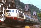 2等車（青い車両）を連結したインターシティ