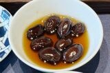 「18品の朝ごはん」築地江戸一の黒豆 。ふっくらしているなかにも、歯ごたえが残り食べ応えあり（筆者撮影）