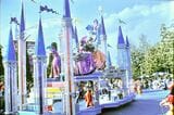 ディズニー５周年記念式典のようす（写真：1988年4月15日、吉野純治撮影）