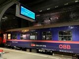 チューリッヒ中央駅に停車中のオランダ・アムステルダム行き夜行国際列車「ナイトジェット」（筆者撮影）