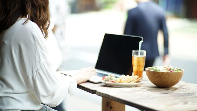 一人立ち食いそばが平気な女性が増えたワケ 生活定点 で振り返る平成 東洋経済オンライン 経済ニュースの新基準