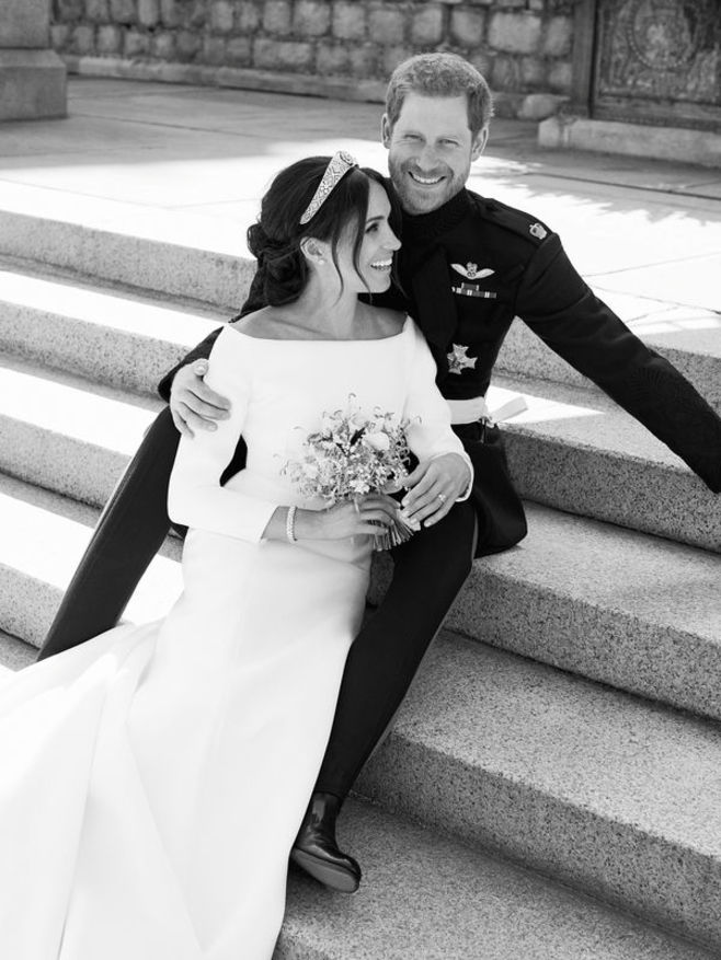 英ヘンリー王子夫妻､公式の婚礼写真3枚公開