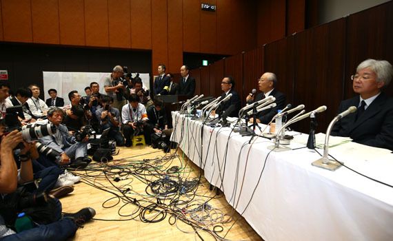 会場には100人以上の報道陣が詰めかけた