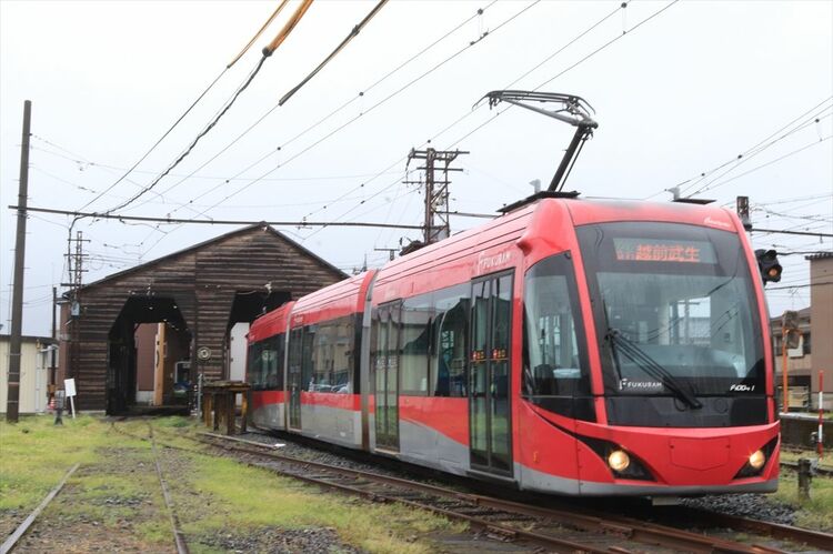 画像 | 国鉄に対抗｢起死回生策｣､福井鉄道200形の記憶 路面と郊外直結の