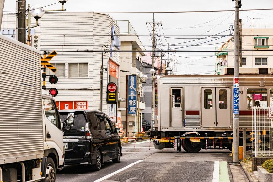 鶴ケ島駅近くの踏切