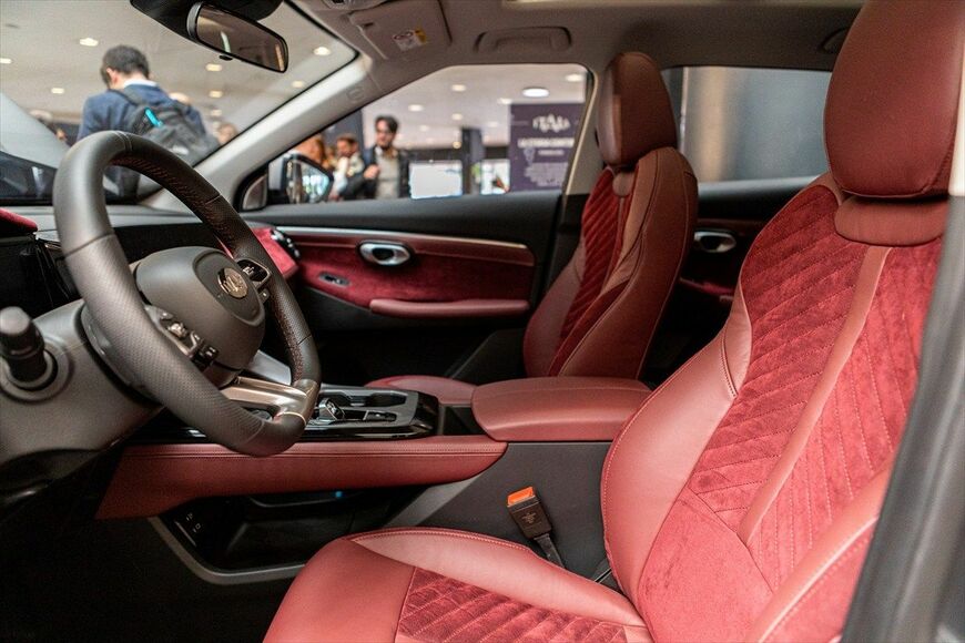 価格以上の装備や質感を持つ「ITALA 35」のインテリア（写真：ITALA s.r.l.）
