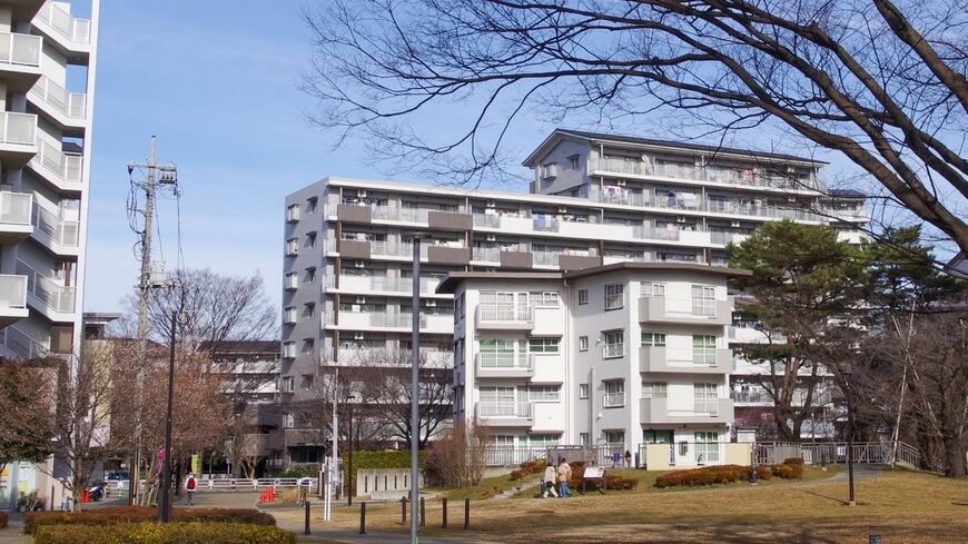 保存された「スターハウス」と「ベランダ」の様子。中高層の建築に囲まれているため、目立つ（筆者撮影）