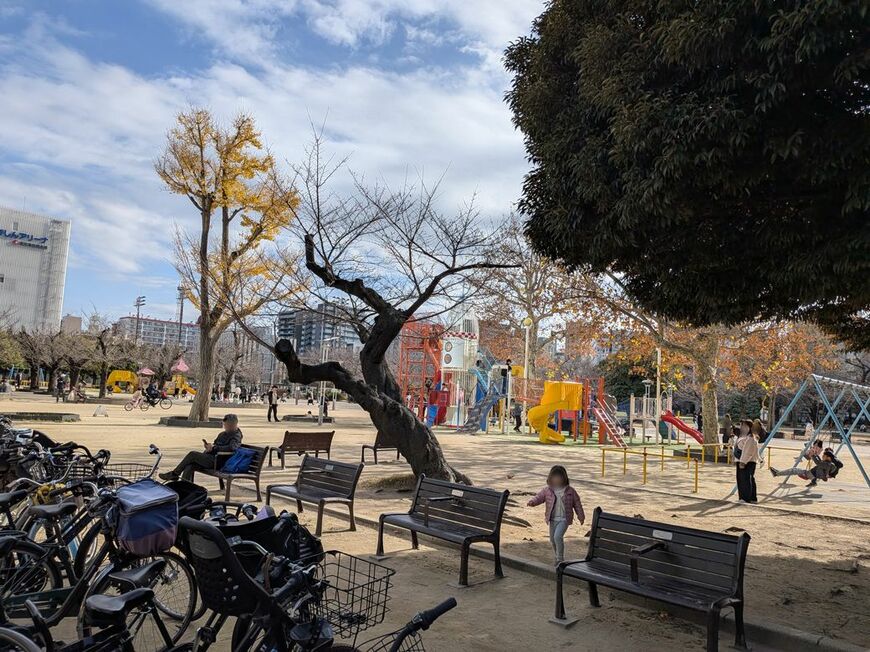 錦糸公園でのんびりするのも趣がある（筆者撮影）