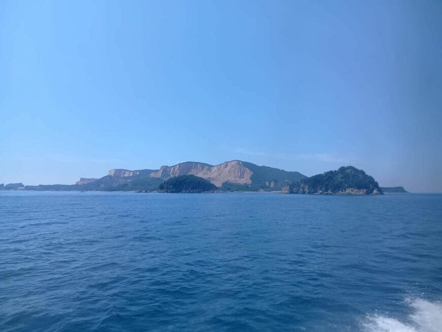 男鹿島。姫路港発のフェリーから撮影