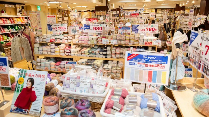 今回のブームだが、ユザワヤ広報部の飯高真理子さんは「去年の秋冬ぐらいから一気に来たという感じです」と語る（撮影／写真映像部・山本二葉）