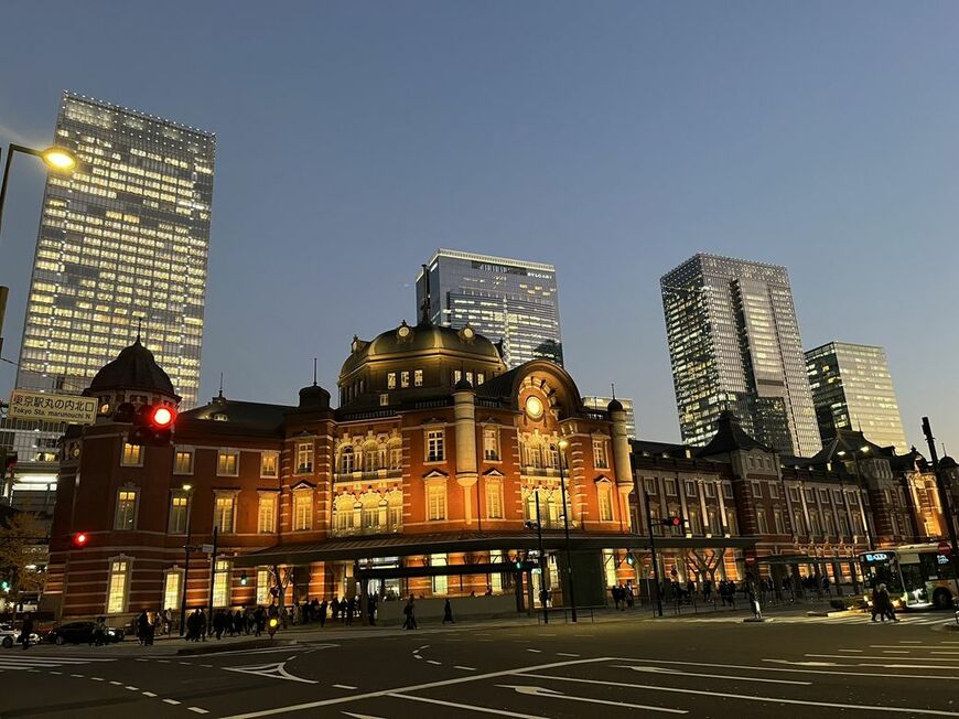 超名作『点と線』の舞台といえば、東京駅。丸の内駅舎は2012年に復元工事を経てよみがえりました（筆者撮影）