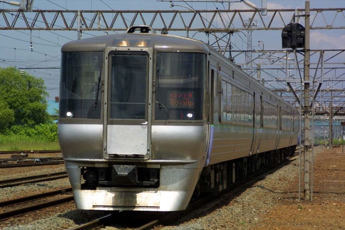 785系の「スーパーホワイトアロー」