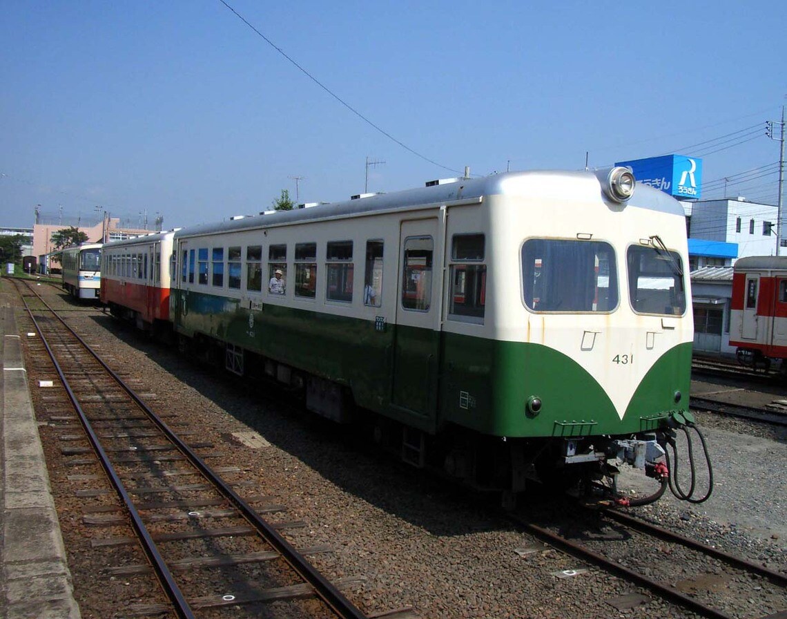 鹿島鉄道キハ430形は富山県の加越能鉄道から移籍した車両だった（筆者撮影）