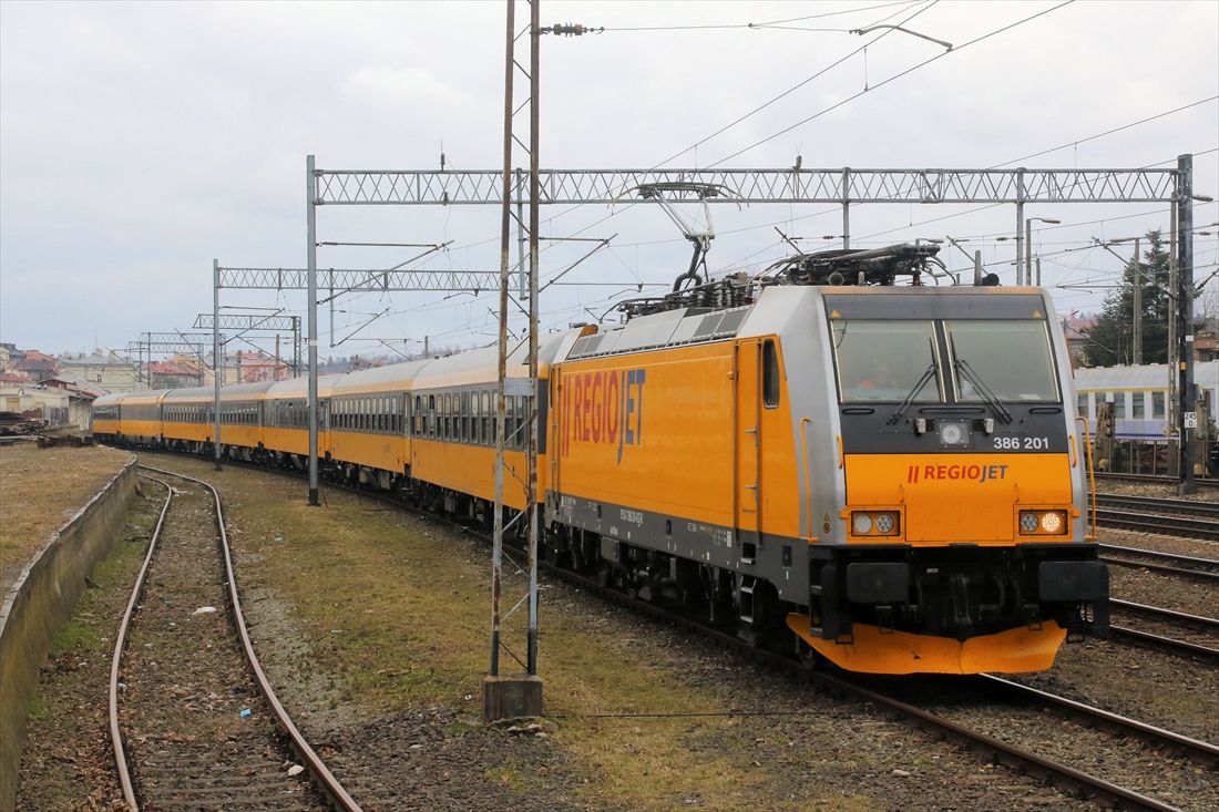 プシェミシルの駅で待機するチェコのレギオジェット（撮影：橋爪智之）