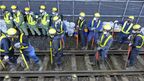 ほぼ移動し終えた線路の確認中