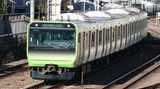 山手線などJR東日本線は5月7日に予定していた減便を中止した（筆者撮影）
