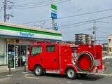 ファミリーマートにも消防車で行く（写真：うつみさん提供）