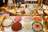 ラビスタ東京ベイモーニングビュッフェ舟盛り。いくら、鯛、まぐろ、サーモン、甘エビ、小柱、いかそうめん（筆者撮影） 