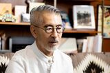 緑色がアクセントになっている眼鏡