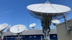 スカパーJSAT､防衛企業化の決断　2831億円の自衛隊案件が象徴する宇宙インテリジェンス時代の到来と､未開の民需