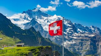 ドル安＝円高？｢安全通貨｣スイスと分かれた命運