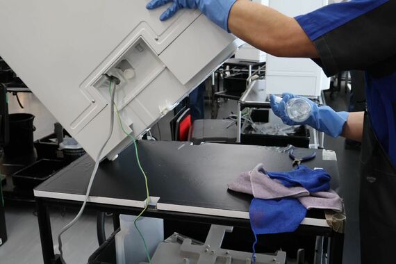 食洗器のリファービッシュ工程(写真:筆者撮影)