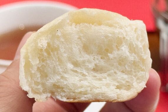 塩バターパンの断面