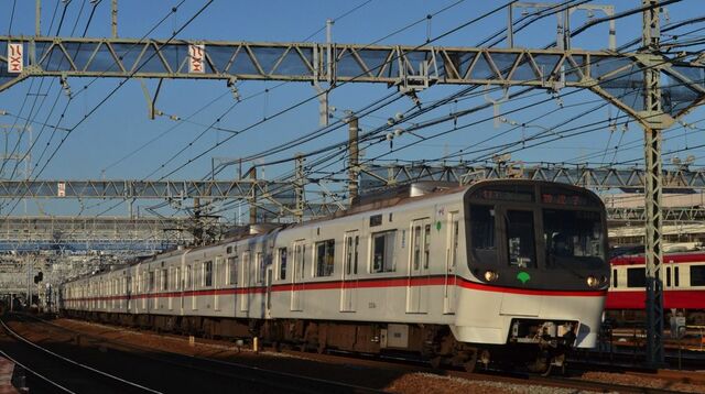 小田急8000形 最後の 白い通勤車両 の存在感 通勤電車 東洋経済オンライン 社会をよくする経済ニュース