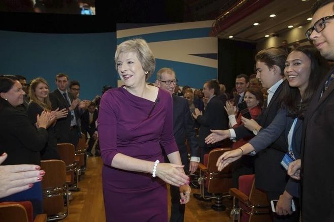 英メイ首相｢労働者に寄り添う新保守党に｣