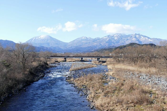 展望車から撮った大谷川と日光の山々
