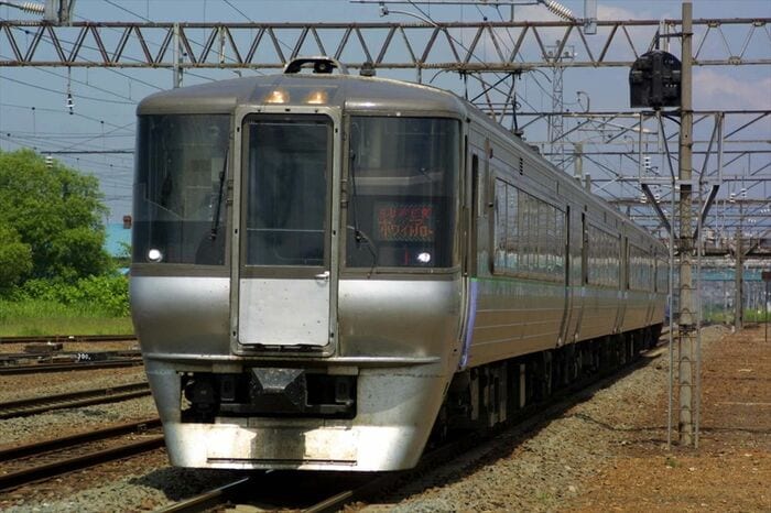 785系の「スーパーホワイトアロー」