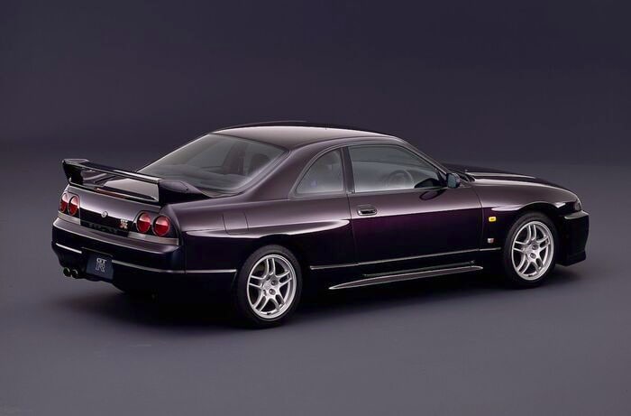 GT-Rのリアスポイラーは角度調節式