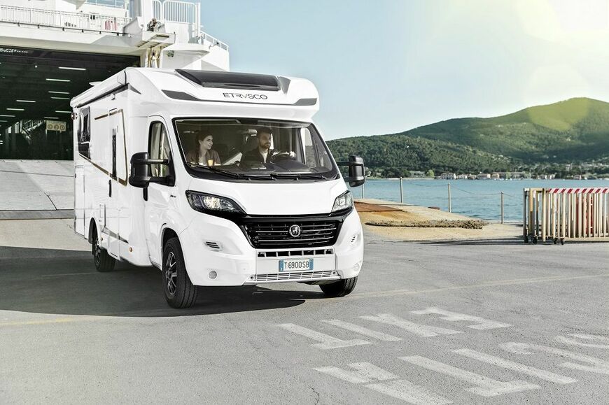 エトルスコのキャンピングカー「T6900SB」（写真：トイファクトリー）